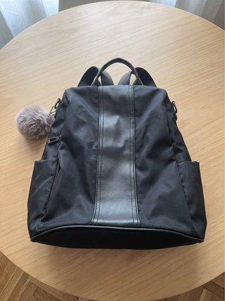 Mochila antirrobo negra de nailon multibolsillos