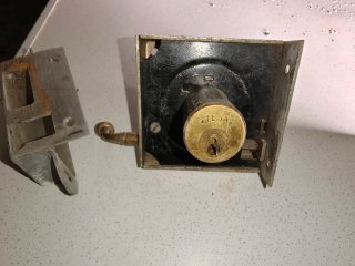 Cerradura de sobreponer