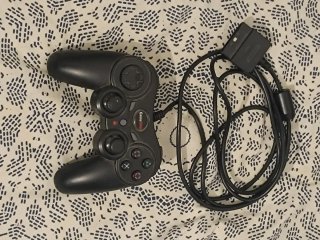 Mando con cable para PS2 GameStop