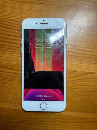 iPhone 7 128GB Bateria: 72% (Pantalla Estropeada)