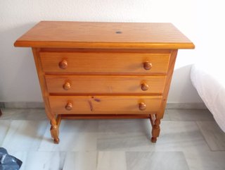 Cajonera de madera con 3 cajones