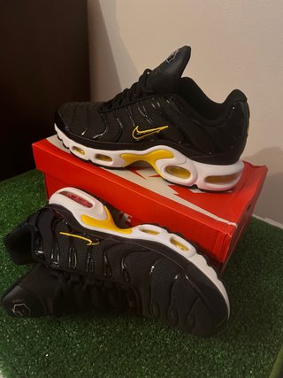 Nike Air Max Plus Negras y amarilla