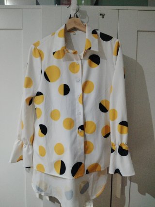 Camisa Blanca con Estampado de Lunares