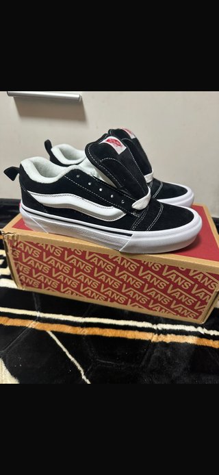 Zapatillas Vans Negras y Blancas