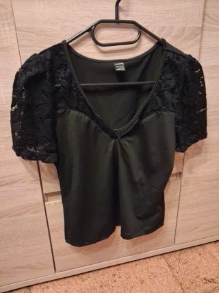 Top negro Shein con detalles de encaje