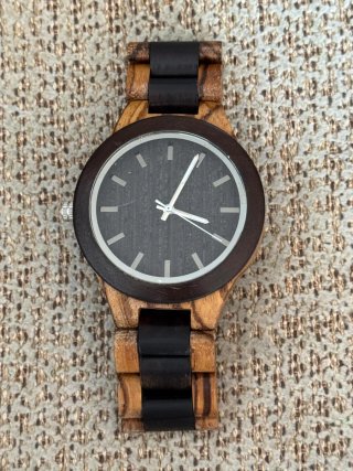 Reloj de Madera Natural con Esfera Negra