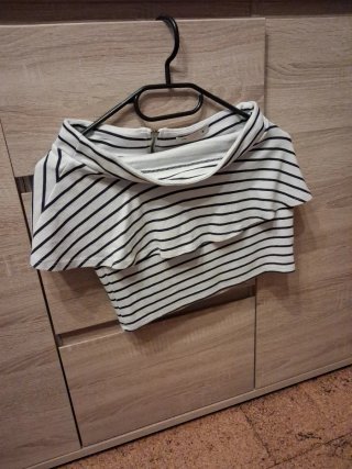 Top de rayas blanco y negro