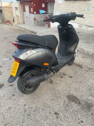 Scooter Piaggio Zip Negra