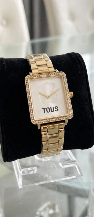 Reloj Tous Dorado en acero inoxidable.