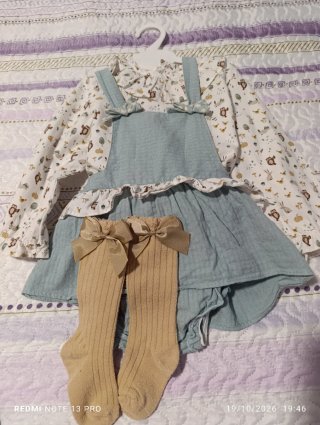 Conjunto de Bebé con Vestido y Calcetines