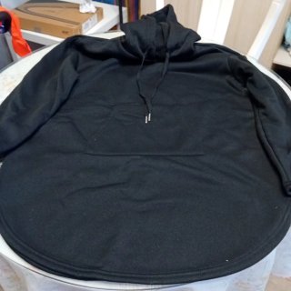 Sudadera Negra con Capucha
