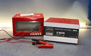 Cargador de baterías Ferve F-805.