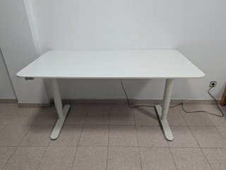 Mesa elevable eléctrica IKEA Bekant blanca