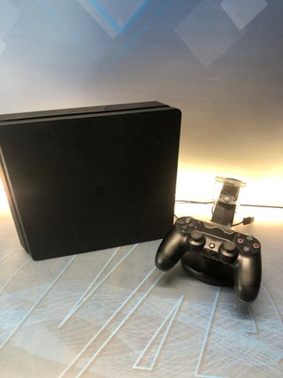 Sony PlayStation 4 Slim, Mando y Soporte de mandos