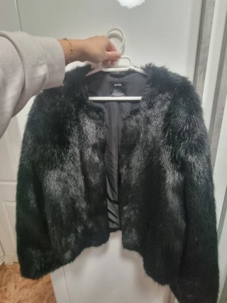 Chaqueta de Pelo Sintético Negra Bershka