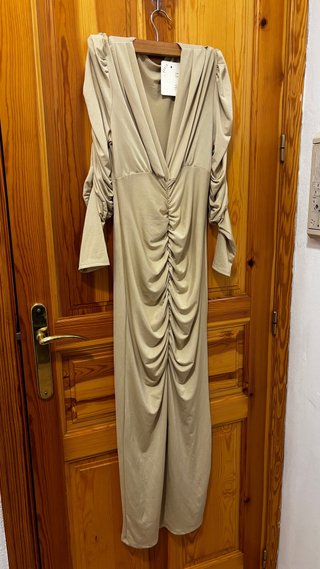 Vestido largo fruncido beige