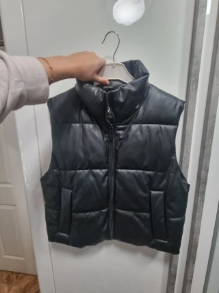 Chaleco Acolchado Negro Efecto Piel
