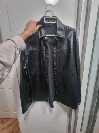 Camisa efecto piel negra
