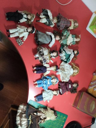 Collezione di 13 Bambole in Porcellana