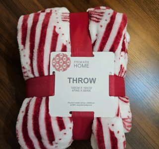 Copriletto Primark Home con Design a Fiocchi