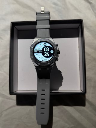 Reloj inteligente gris