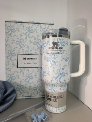 Vaso Stanley x LoveShackFancy Quencher H2.0 edició