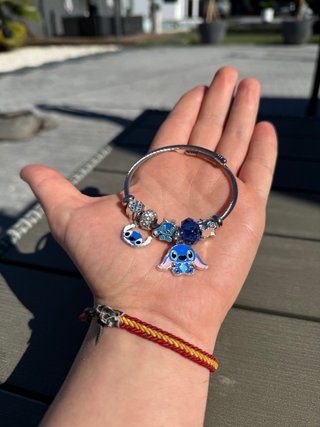 Pulsera estilo Pandora con charms de Stitch