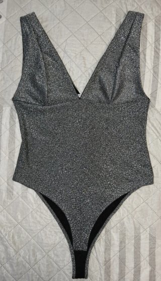 Body con Brillo Plateado