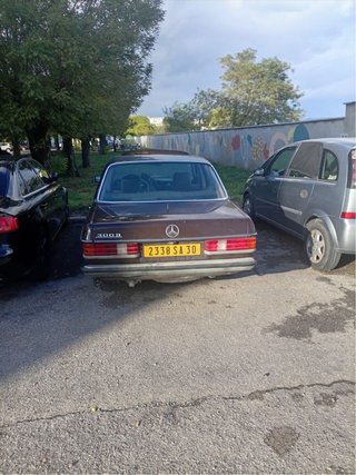 Mercedes-Benz 240 1982
