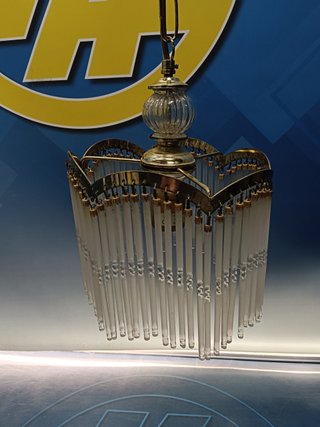 Preciosa lámpara de techo con adornos de cristal , mid century