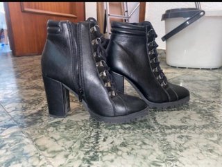 Botines de tacón negros