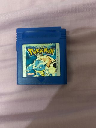 Game Boy Violeta y Pokémon Azul
