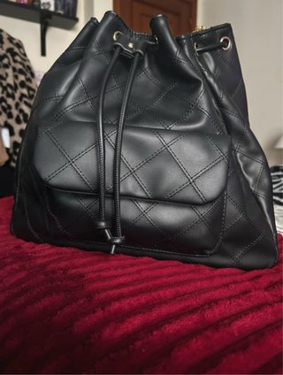 Bolso Saco Negro Acolchado
