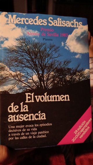 El volumen de la ausencia: novela