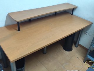 Mesa de despacho amplia con sobre-elevación