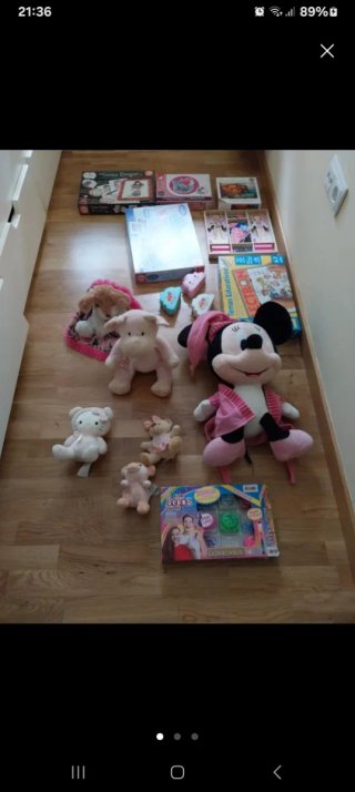 Lote de juguetes y peluches variados