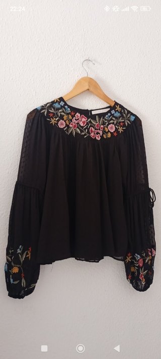 Blusa Zara Negra con Bordados Florales
