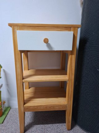 Mesa Auxiliar de Madera con Cajón