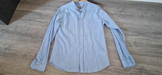 dos camisas practicamente sin uso