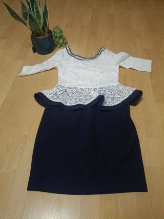 Vestido bicolor con encaje