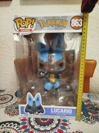 Funko pop XXL Pokémon lucario 25cm en su caja