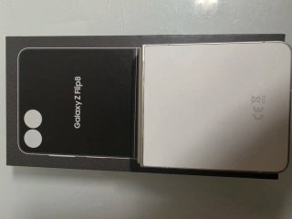 Samsung Galaxy Z Flip8