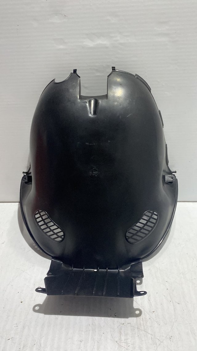 Protector interior trasero del guardabarros delantero para Kymco, Heroism 125. Ref 61101-KAF-91N1