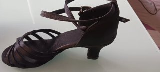 Zapato de salón negro