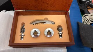 Estuche de accesorios para vino