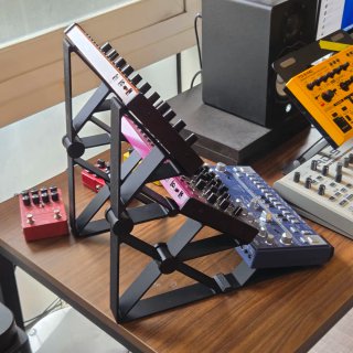 Soporte Triple para Sintetizadores Behringer