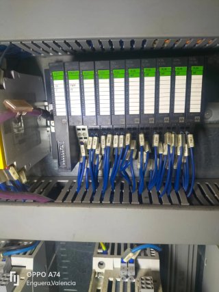 PLC Industrial con Módulos de E/S