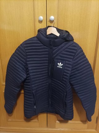 Plumífero Adidas Azul, talla 2xlniño = xs