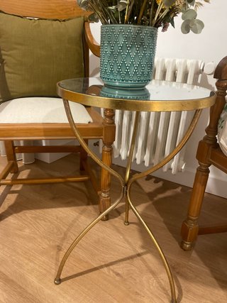Mesa Auxiliar de Espejo y Metal Dorado