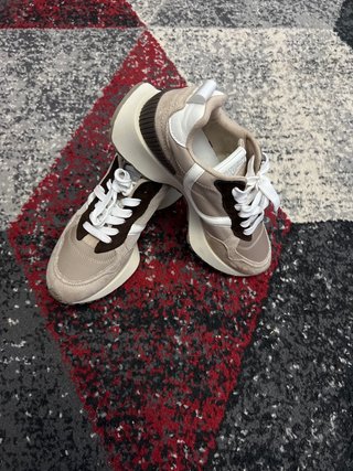 Zapatillas Deportivas Beige y Marrón sin estrenar